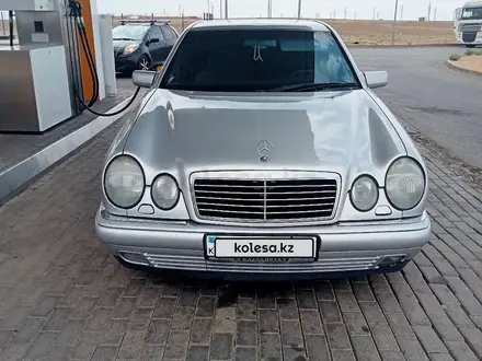Mercedes-Benz E 280 1997 года за 2 950 000 тг. в Байконыр – фото 4