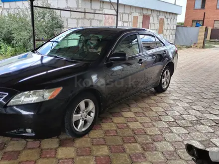 Toyota Camry 2006 года за 5 300 000 тг. в Актобе – фото 2
