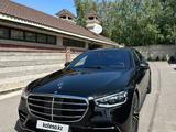 Mercedes-Benz S 580 2022 года за 91 800 000 тг. в Алматы