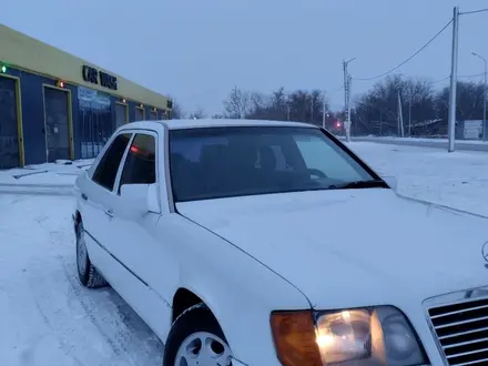 Mercedes-Benz E 200 1990 года за 1 450 000 тг. в Караганда