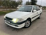 Toyota Carina 1997 года за 990 000 тг. в Алматы – фото 2