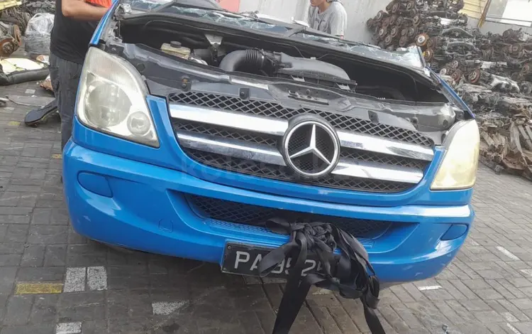 Капот Mercedes-Benz Sprinter 906 кузов за 1 000 тг. в Астана