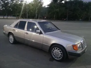 Mercedes-Benz E 230