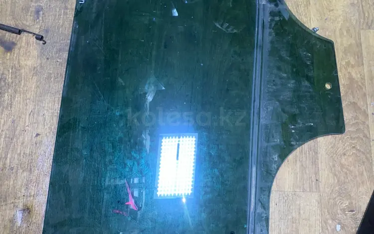 Стекло двери заднее правое за 21 000 тг. в Астана