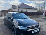 Volkswagen Jetta 2013 года за 3 000 000 тг. в Актобе – фото 2