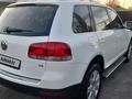 Volkswagen Touareg 2005 года за 4 150 000 тг. в Алматы – фото 24