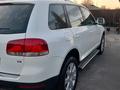 Volkswagen Touareg 2005 года за 4 150 000 тг. в Алматы – фото 25