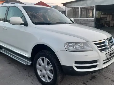 Volkswagen Touareg 2005 года за 4 150 000 тг. в Алматы – фото 26