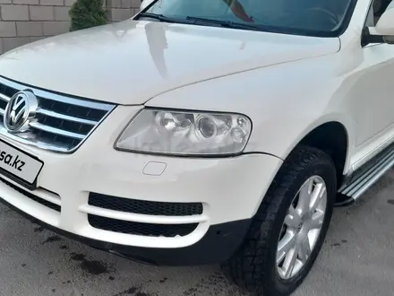 Volkswagen Touareg 2005 года за 4 150 000 тг. в Алматы – фото 29