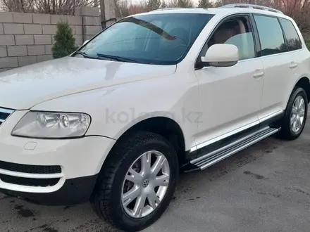 Volkswagen Touareg 2005 года за 4 150 000 тг. в Алматы – фото 31