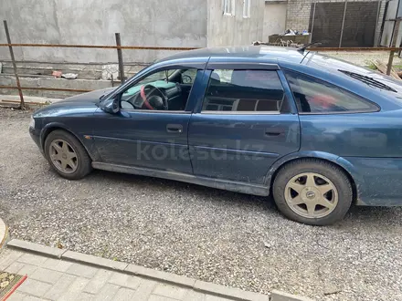 Opel Vectra 2002 года за 2 000 000 тг. в Актобе – фото 2