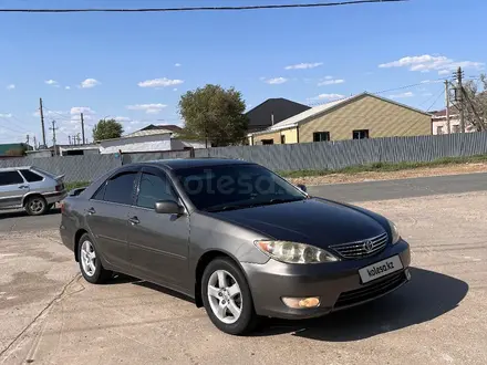 Toyota Camry 2004 года за 5 200 000 тг. в Атырау – фото 2