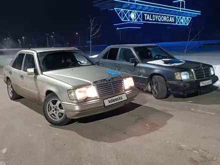 Mercedes-Benz E 220 1991 года за 1 800 000 тг. в Талдыкорган – фото 6