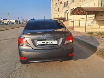 Hyundai Accent 2014 года за 5 200 000 тг. в Жанаозен – фото 2