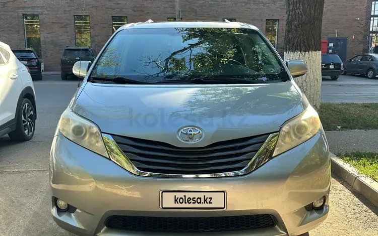 Toyota Sienna 2013 года за 8 800 000 тг. в Уральск