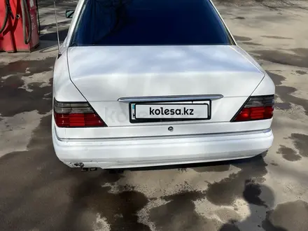 Mercedes-Benz E 300 1994 года за 1 600 000 тг. в Алматы – фото 3