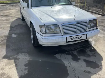 Mercedes-Benz E 300 1994 года за 1 600 000 тг. в Алматы