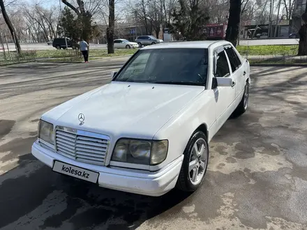 Mercedes-Benz E 300 1994 года за 1 600 000 тг. в Алматы – фото 2