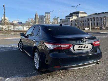 Toyota Camry 2019 года за 14 500 000 тг. в Астана – фото 10