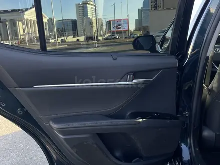 Toyota Camry 2019 года за 14 500 000 тг. в Астана – фото 34