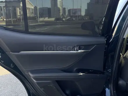 Toyota Camry 2019 года за 14 500 000 тг. в Астана – фото 35