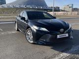 Toyota Camry 2019 года за 14 500 000 тг. в Астана – фото 2