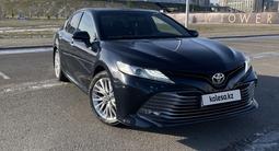 Toyota Camry 2019 года за 14 500 000 тг. в Астана – фото 2