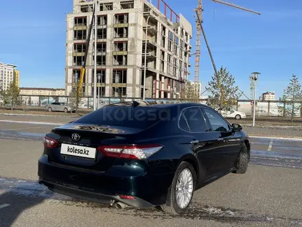 Toyota Camry 2019 года за 14 500 000 тг. в Астана – фото 8