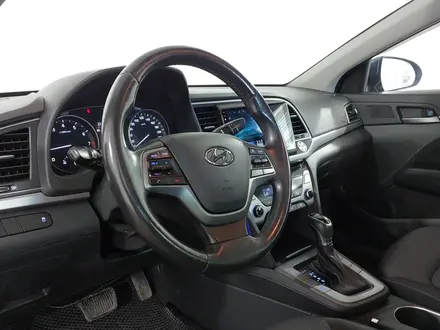 Hyundai Elantra 2018 года за 8 190 000 тг. в Шымкент – фото 12