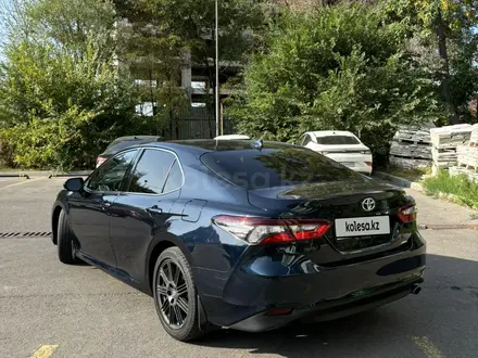 Toyota Camry 2021 года за 12 400 000 тг. в Алматы – фото 3