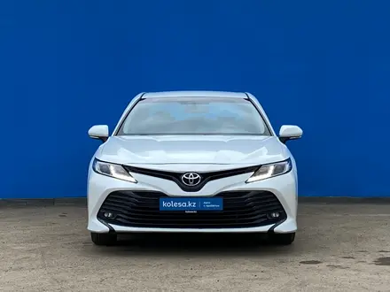 Toyota Camry 2019 года за 11 830 000 тг. в Алматы – фото 2
