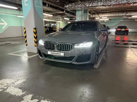 BMW 530 2022 года за 32 500 000 тг. в Алматы – фото 2