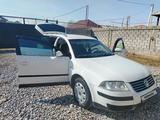 Volkswagen Passat 2001 годаfor2 500 000 тг. в Шымкент