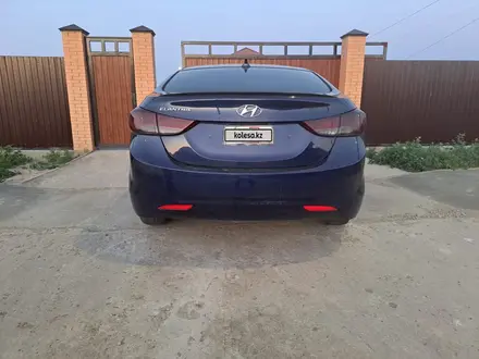 Hyundai Elantra 2012 года за 3 800 000 тг. в Атырау – фото 3