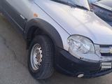 Chevrolet Niva 2009 годаfor1 300 000 тг. в Актобе – фото 2