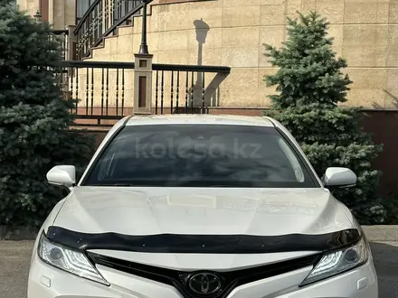 Toyota Camry 2020 года за 15 600 000 тг. в Шымкент – фото 2