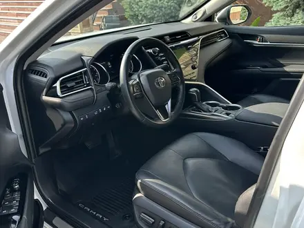 Toyota Camry 2020 года за 15 600 000 тг. в Шымкент – фото 7