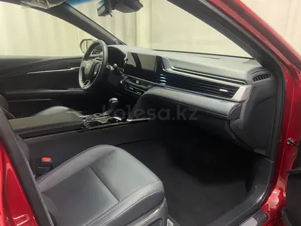 Toyota Camry Luxe 2024 года за 19 700 000 тг. в Алматы – фото 6