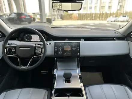 Land Rover Range Rover Evoque 2024 года за 35 100 000 тг. в Алматы – фото 15
