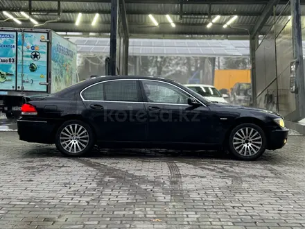 BMW 750 2005 года за 4 400 000 тг. в Алматы – фото 7