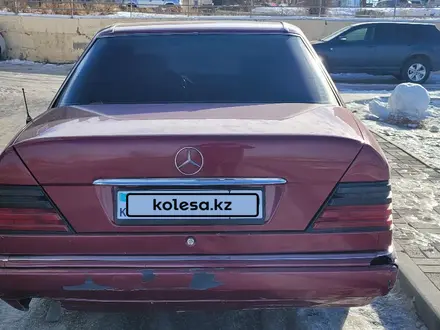 Mercedes-Benz E 220 1994 года за 1 900 000 тг. в Жезказган – фото 3