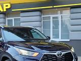 Toyota Highlander 2023 года за 30 000 000 тг. в Актобе – фото 4