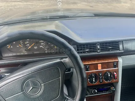 Mercedes-Benz E 220 1995 года за 2 000 000 тг. в Жезказган