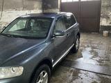 Volkswagen Touareg 2005 года за 5 555 000 тг. в Павлодар – фото 2