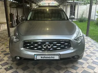 Infiniti FX37, 2010