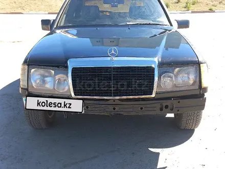 Mercedes-Benz E 220 1992 года за 800 000 тг. в Сатпаев – фото 3