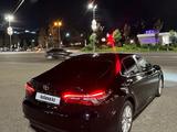 Toyota Camry 2023 года за 16 800 000 тг. в Алматы – фото 4