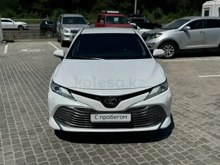 Toyota Camry 2018 года за 13 800 000 тг. в Алматы – фото 2