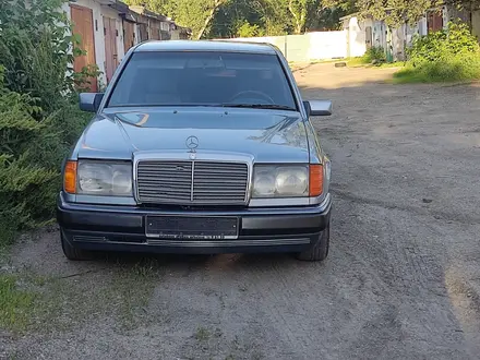 Mercedes-Benz E 260 1993 года за 2 650 000 тг. в Караганда – фото 4