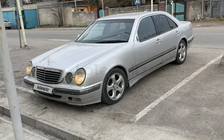 Mercedes-Benz E 320 2000 годаfor2 250 000 тг. в Алматы